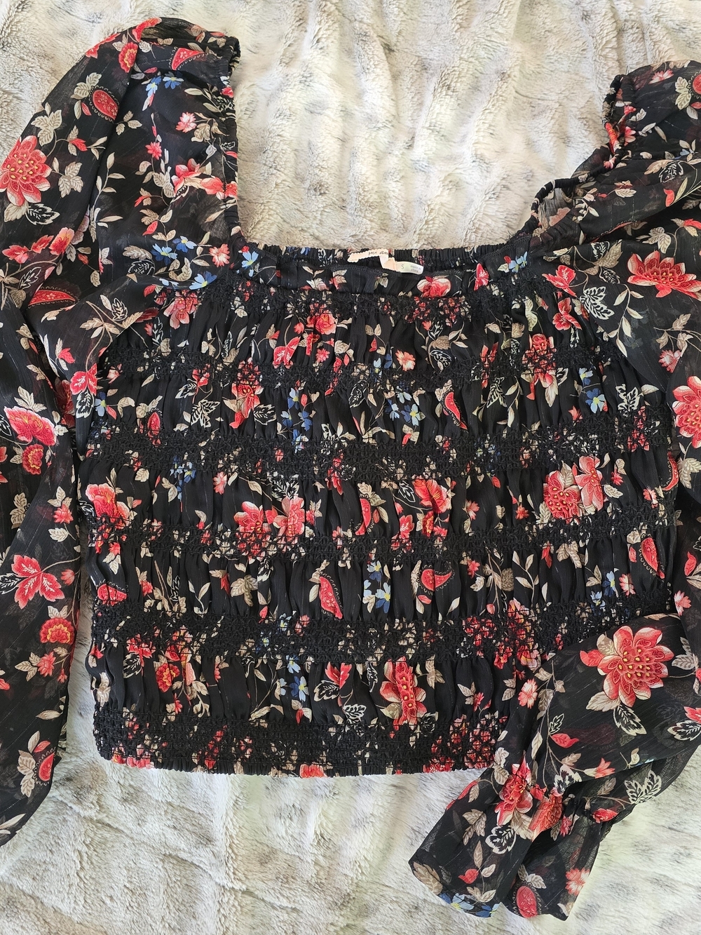 Francesca's Collections Black Floral Smocked Puff-Sleeve Crop Top